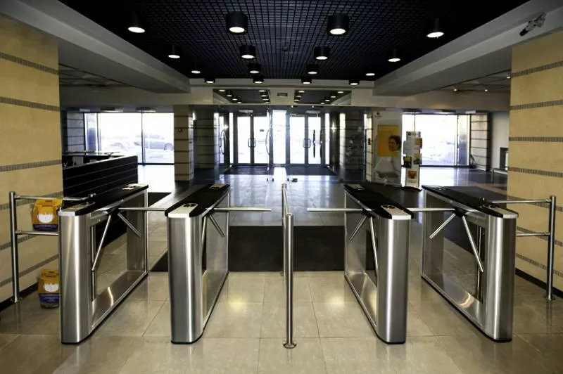 Контроль входа и турникеты в Бизнес центре в Санкт-Петербурге